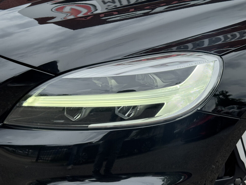 Volvo V40 1.5 T2 R-Design // NAVI // CRUISE // LED // PDC // TREKHAAK // STOELVERWARMING // 6
