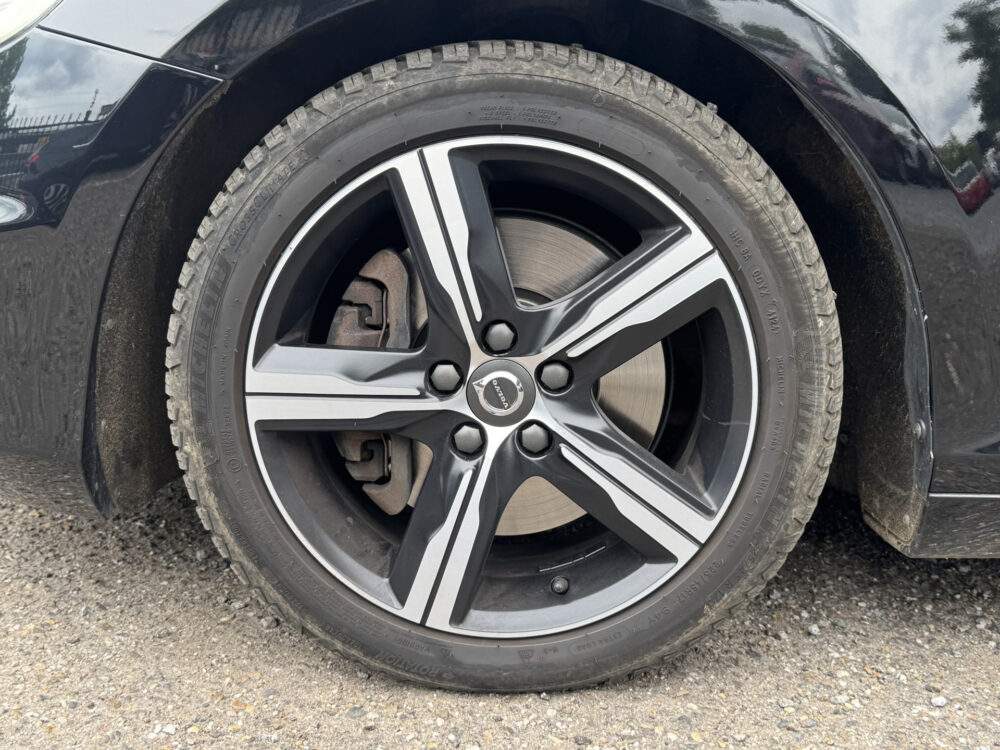 Volvo V40 1.5 T2 R-Design // NAVI // CRUISE // LED // PDC // TREKHAAK // STOELVERWARMING // 7