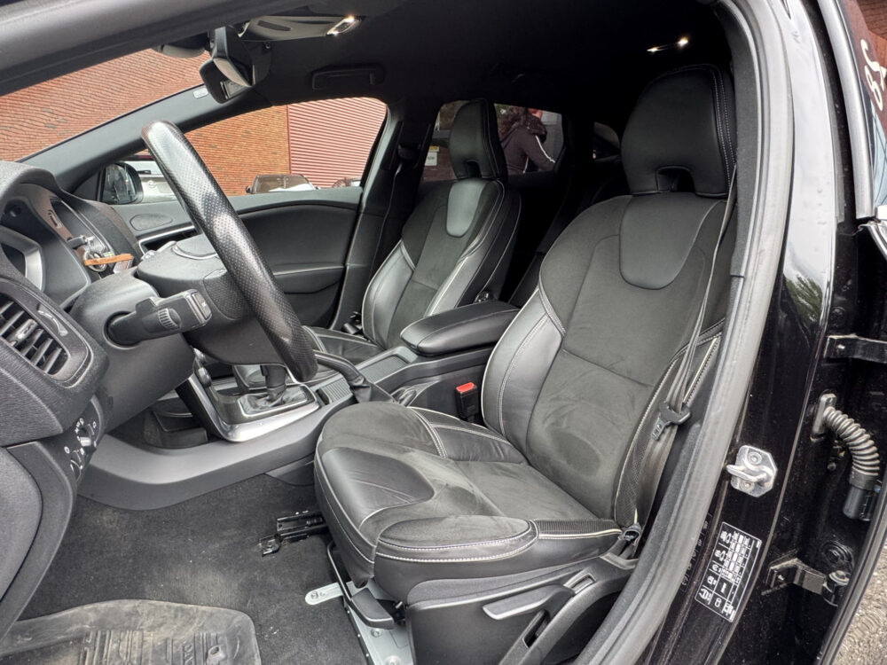 Volvo V40 1.5 T2 R-Design // NAVI // CRUISE // LED // PDC // TREKHAAK // STOELVERWARMING // 9