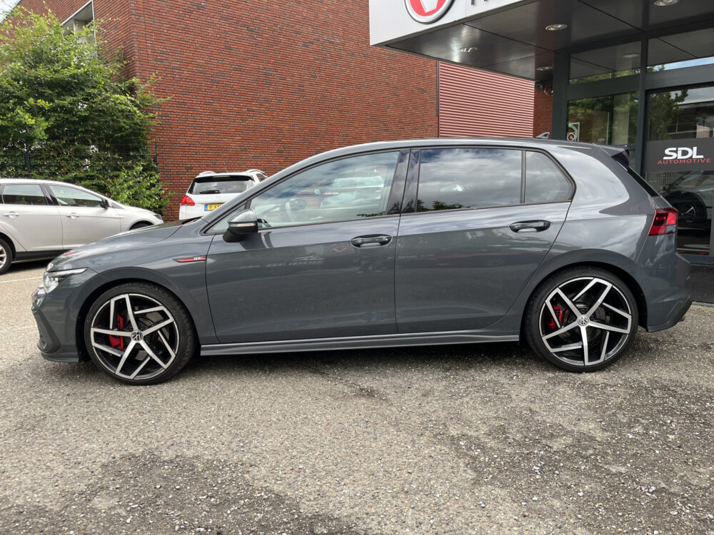 Volkswagen Golf 2.0 TSI GTI // ADAPT. CRUISE // SCHUIF-KANTELDAK // DODEHOEK // VIRTUAL COCKPIT // CAMERA+SENSOREN // NAVI+CARPLAY // 2