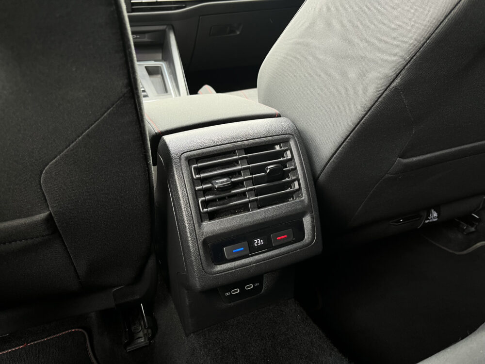 Volkswagen Golf 2.0 TSI GTI // ADAPT. CRUISE // SCHUIF-KANTELDAK // DODEHOEK // VIRTUAL COCKPIT // CAMERA+SENSOREN // NAVI+CARPLAY // 23