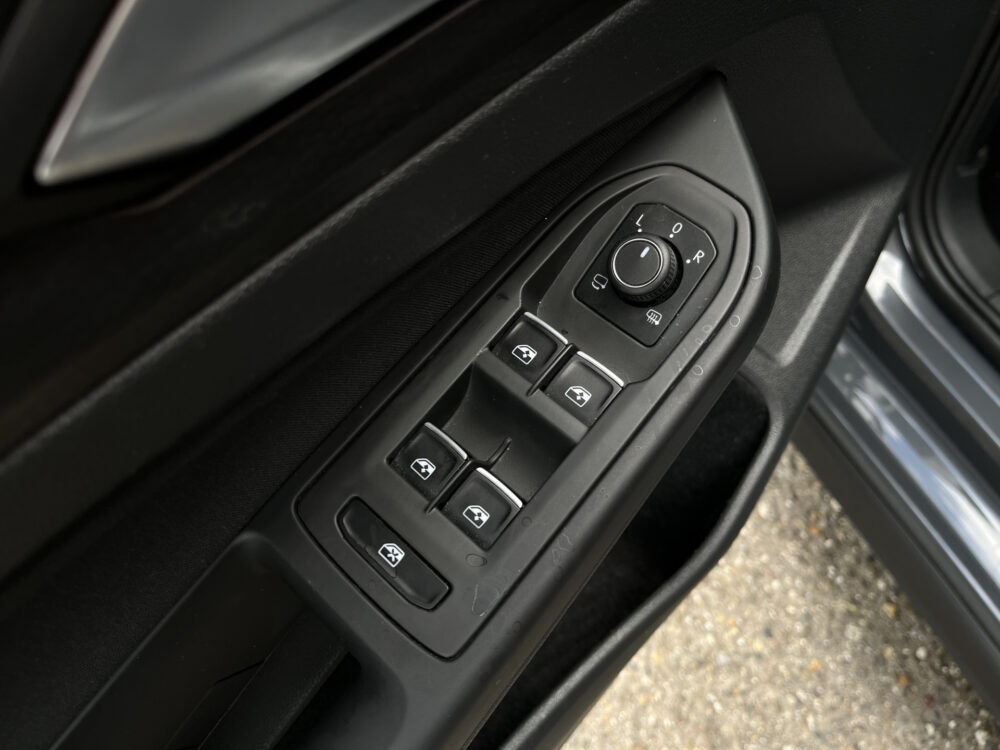 Volkswagen Golf 2.0 TSI GTI // ADAPT. CRUISE // SCHUIF-KANTELDAK // DODEHOEK // VIRTUAL COCKPIT // CAMERA+SENSOREN // NAVI+CARPLAY // 24