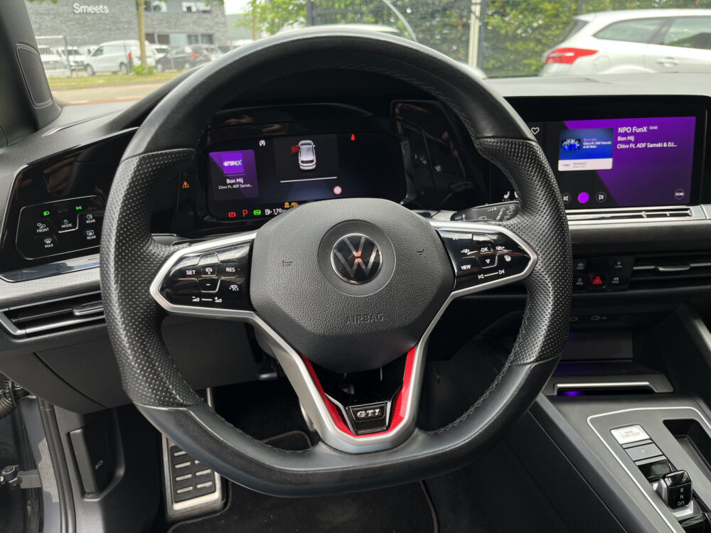 Volkswagen Golf 2.0 TSI GTI // ADAPT. CRUISE // SCHUIF-KANTELDAK // DODEHOEK // VIRTUAL COCKPIT // CAMERA+SENSOREN // NAVI+CARPLAY // 26