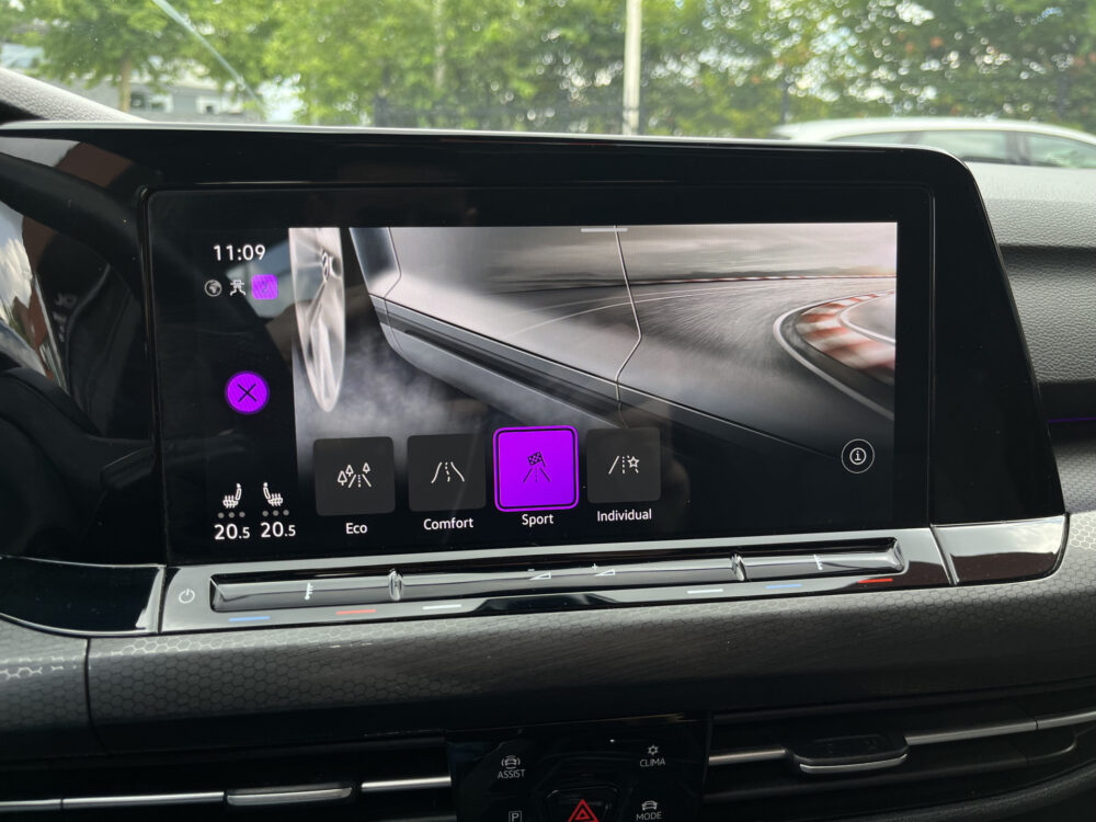 Volkswagen Golf 2.0 TSI GTI // ADAPT. CRUISE // SCHUIF-KANTELDAK // DODEHOEK // VIRTUAL COCKPIT // CAMERA+SENSOREN // NAVI+CARPLAY // 37