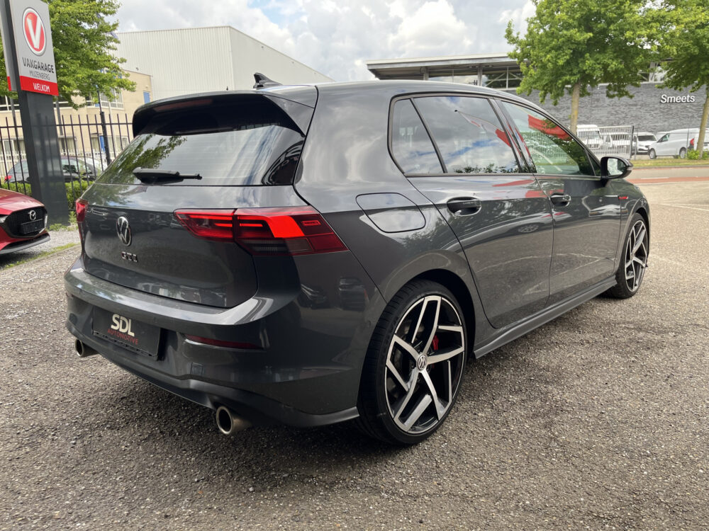 Volkswagen Golf 2.0 TSI GTI // ADAPT. CRUISE // SCHUIF-KANTELDAK // DODEHOEK // VIRTUAL COCKPIT // CAMERA+SENSOREN // NAVI+CARPLAY // 7