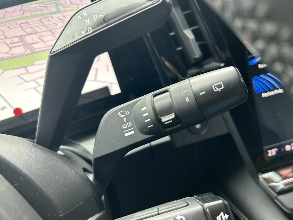 Renault Mégane E-Tech EV40 Standard Charge Techno SOH 94% // GROOT NAVI + CARPLAY // FULL LED // CAMERA // CLIMA // STOEL + STUURWIELVERWARMING 12