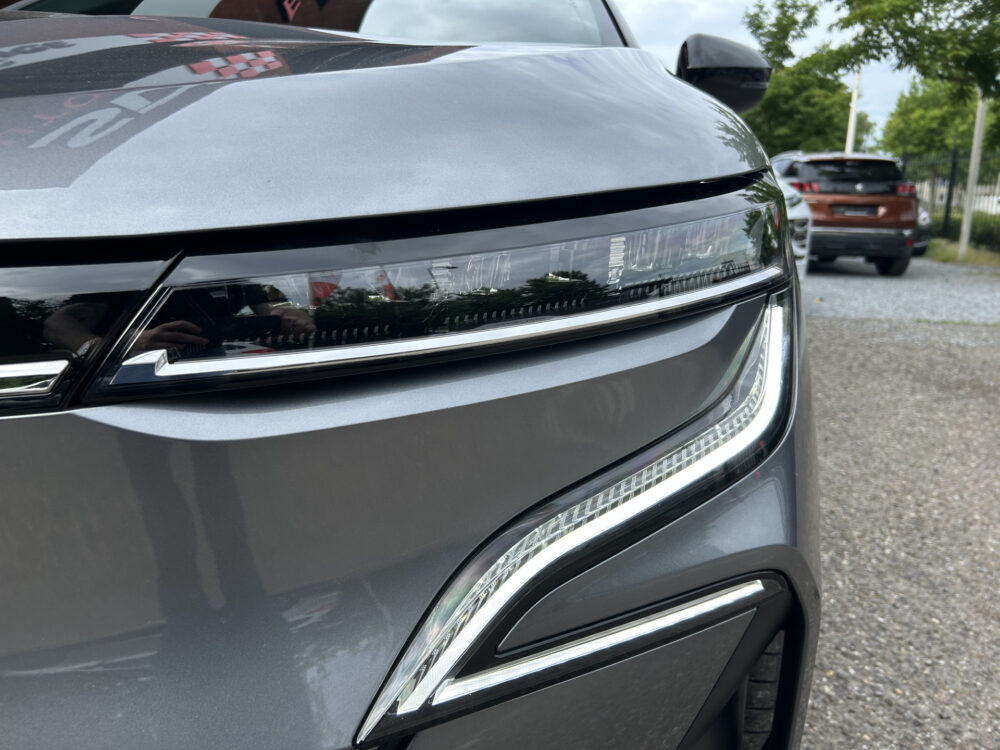 Renault Mégane E-Tech EV40 Standard Charge Techno SOH 94% // GROOT NAVI + CARPLAY // FULL LED // CAMERA // CLIMA // STOEL + STUURWIELVERWARMING 25