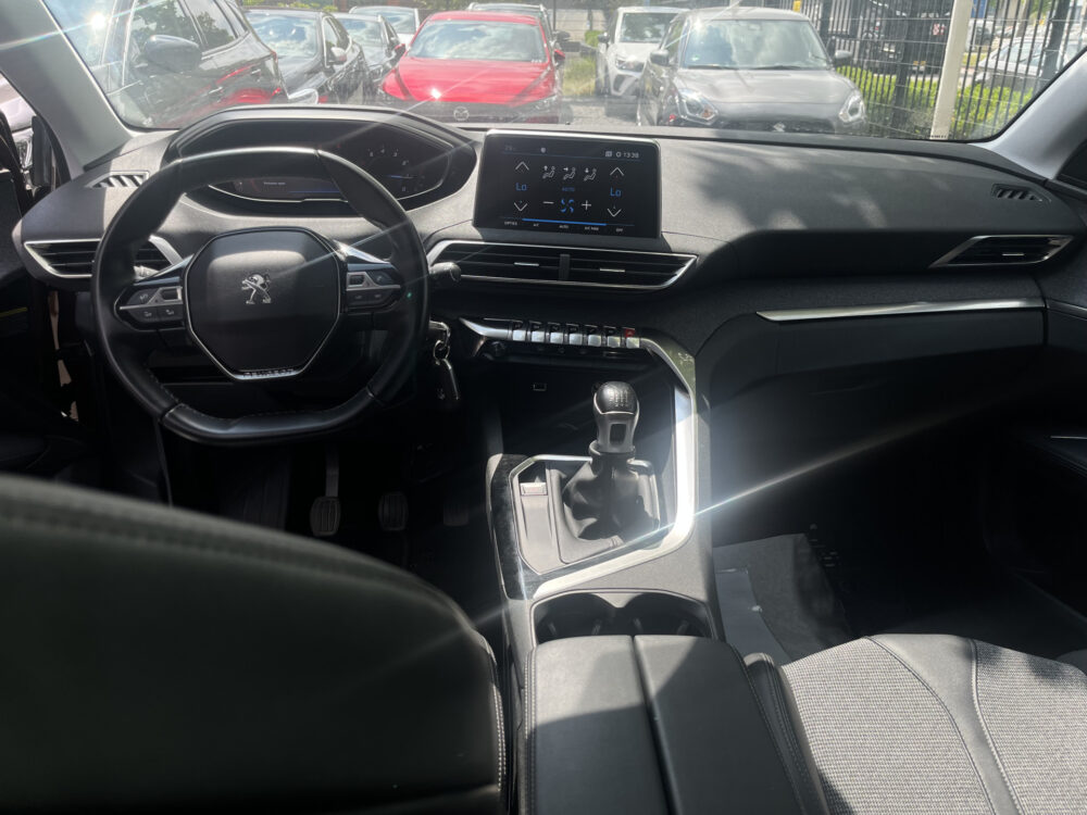 Peugeot 3008 1.2 PureTech Allure Avantage // SCHUIF-KANTELDAK // 360 CAMERA // CRUISE // NAVI+CARPLAY // HALF LEDER // 19