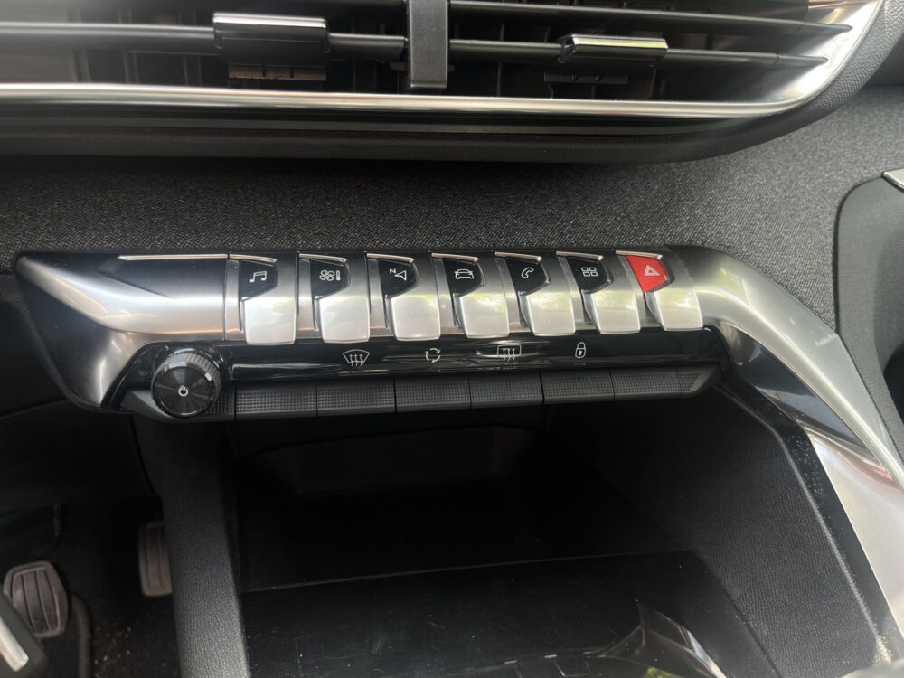 Peugeot 3008 1.2 PureTech Allure Avantage // SCHUIF-KANTELDAK // 360 CAMERA // CRUISE // NAVI+CARPLAY // HALF LEDER // 24
