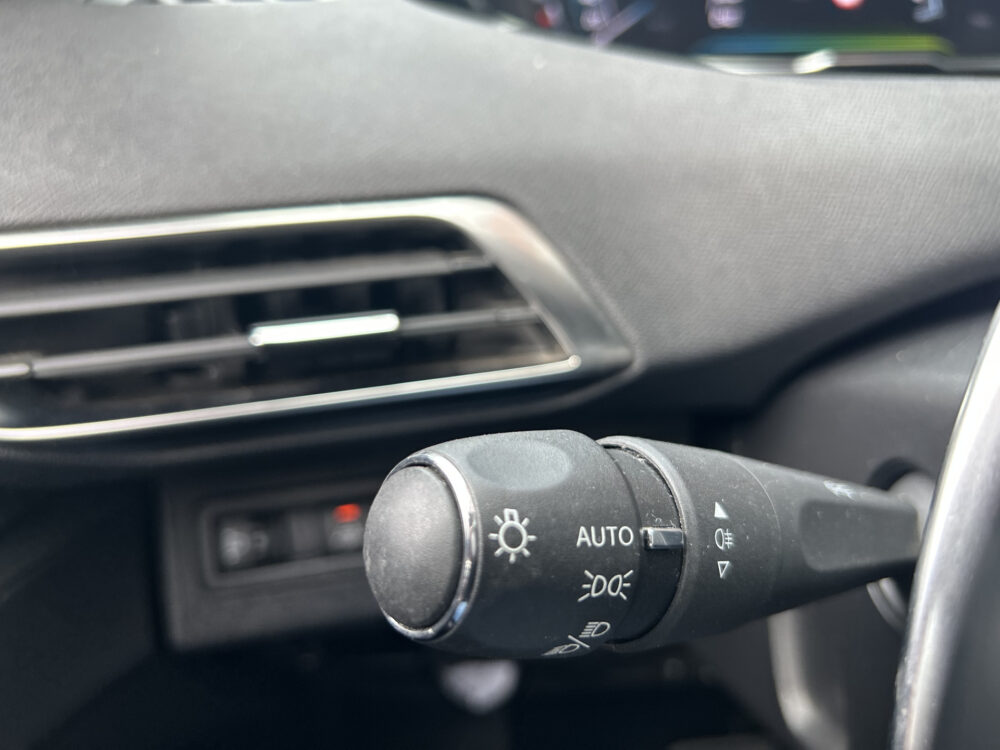 Peugeot 3008 1.6 HYbrid 225 94% SOH Allure // LED // NAVI + CARPLAY // CLIMA // CAMERA // PDC V+A 11