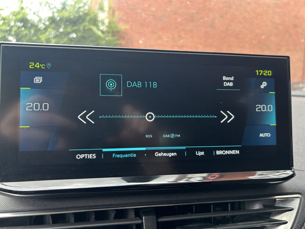 Peugeot 3008 1.6 HYbrid 225 94% SOH Allure // LED // NAVI + CARPLAY // CLIMA // CAMERA // PDC V+A 17