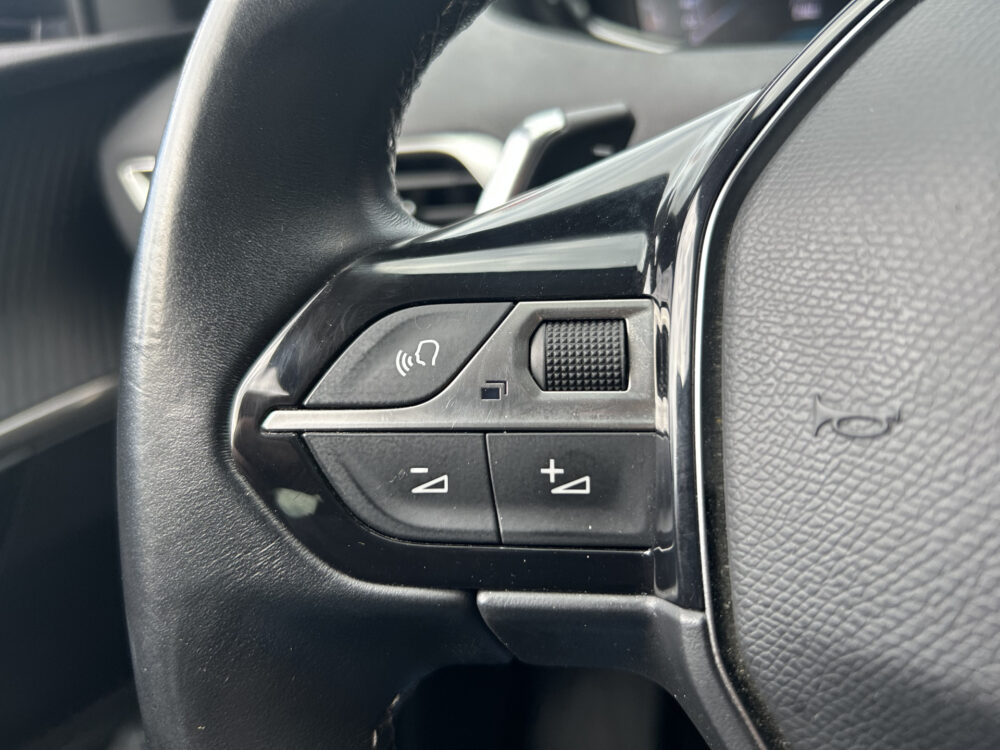 Peugeot 3008 1.6 HYbrid 225 94% SOH Allure // LED // NAVI + CARPLAY // CLIMA // CAMERA // PDC V+A 9