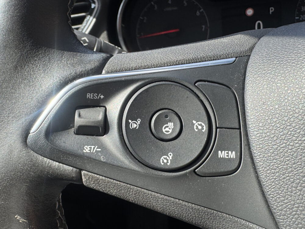 Opel Grandland X 1.2 Turbo Ultimate // MEMORY SEATS // DODENHOEK SENSOR // STOEL VERKOELING- VERWARMING // LEDEREN BEKLEDING // NAVI // CAMERA // 16