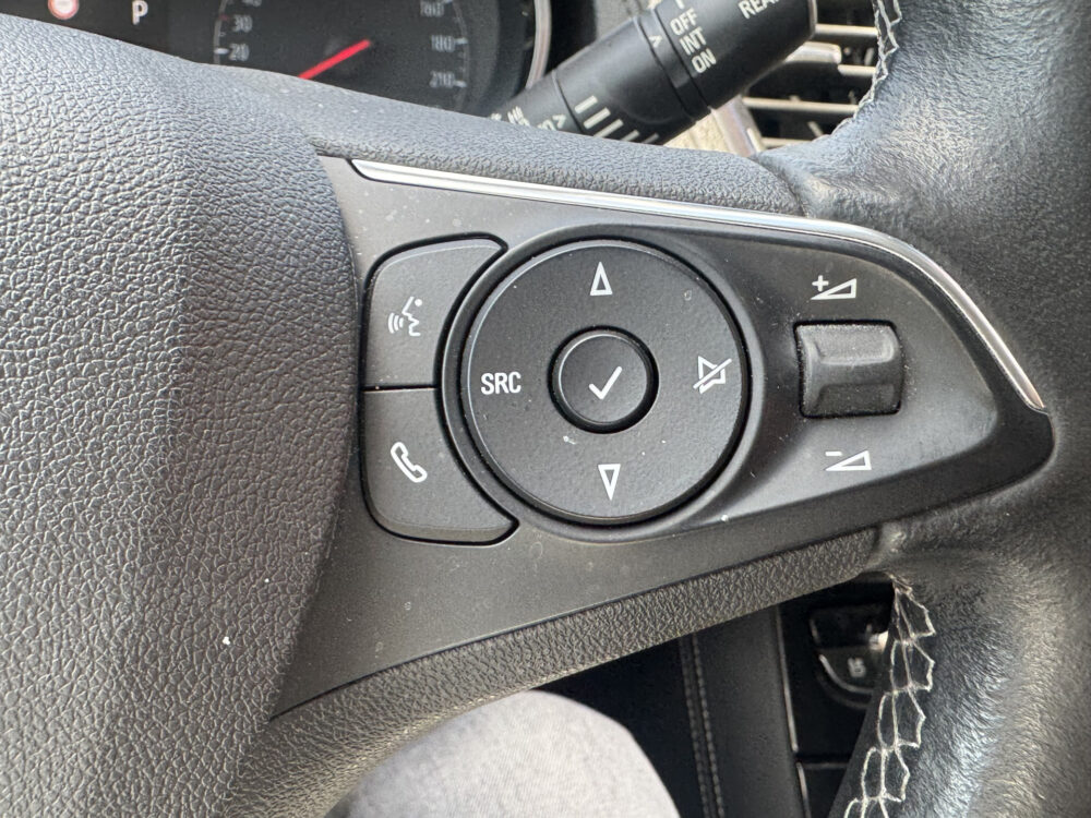 Opel Grandland X 1.2 Turbo Ultimate // MEMORY SEATS // DODENHOEK SENSOR // STOEL VERKOELING- VERWARMING // LEDEREN BEKLEDING // NAVI // CAMERA // 17