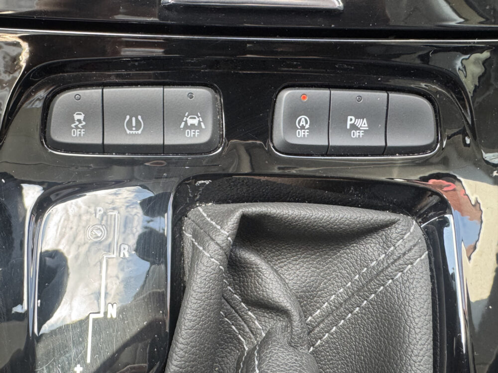 Opel Grandland X 1.2 Turbo Ultimate // MEMORY SEATS // DODENHOEK SENSOR // STOEL VERKOELING- VERWARMING // LEDEREN BEKLEDING // NAVI // CAMERA // 33