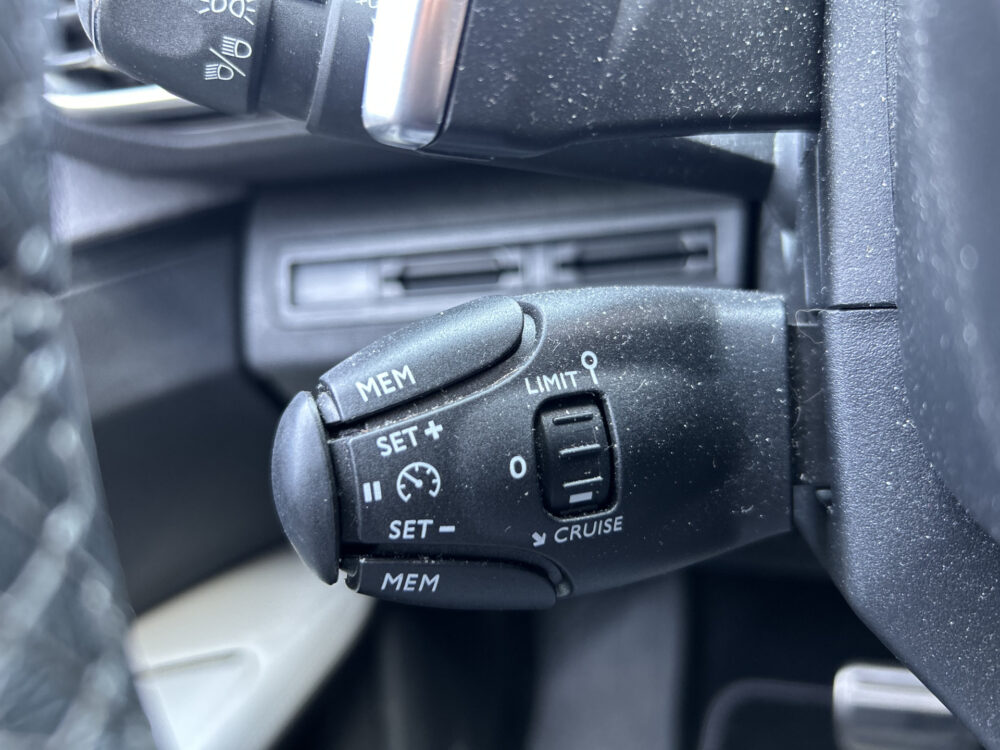 Peugeot 3008 1.2 PureTech Première // LED // FOCAL AUDIO // HALF-LEDER // APPLE CARPLAY / ANDROID AUTO // PDC V+A // CLIMA // CRUISE 12