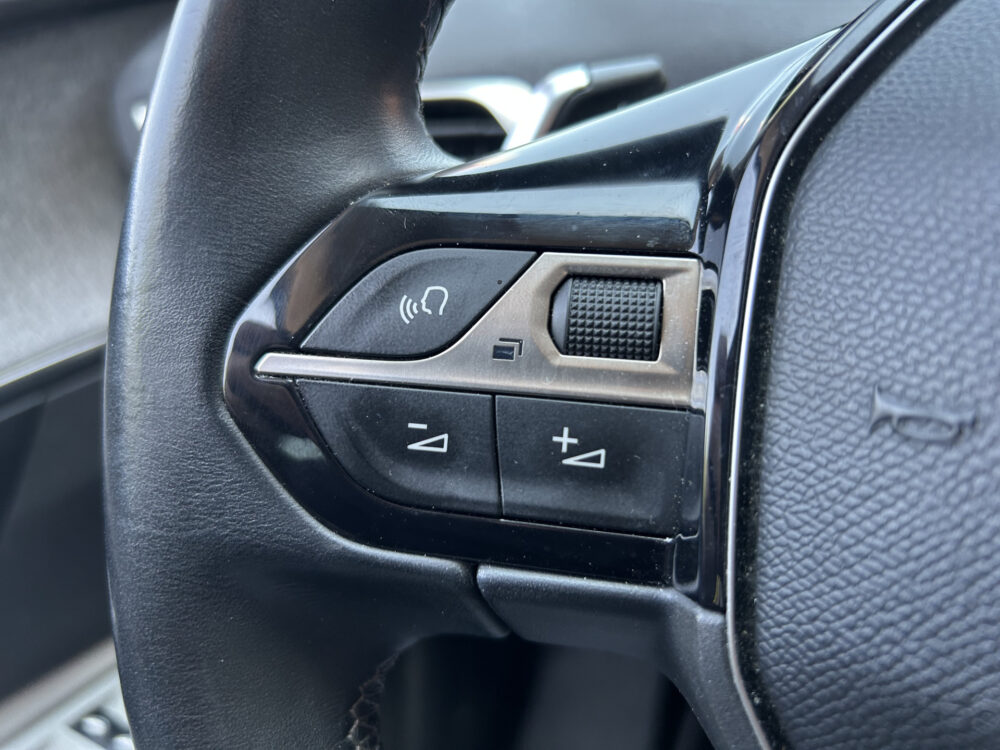 Peugeot 3008 1.2 PureTech Première // LED // FOCAL AUDIO // HALF-LEDER // APPLE CARPLAY / ANDROID AUTO // PDC V+A // CLIMA // CRUISE 9