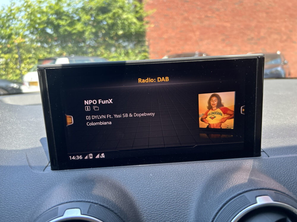 Audi Q2 35 TFSI S-Line Edition // SCHUIFKANTELDAK // VIRTUAL COCKPIT // FULL LED // LEDER // NAVI // CAMERA // KEYLESS // CLIMA // STOEL 19