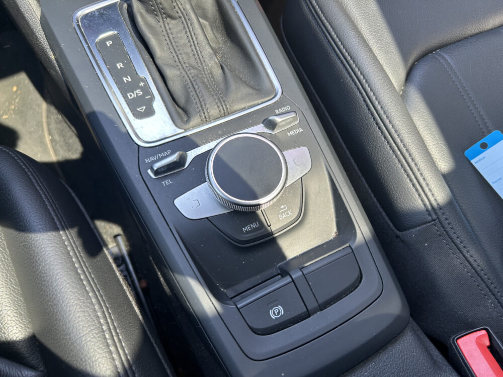 Audi Q2 35 TFSI S-Line Edition // SCHUIFKANTELDAK // VIRTUAL COCKPIT // FULL LED // LEDER // NAVI // CAMERA // KEYLESS // CLIMA // STOEL 24