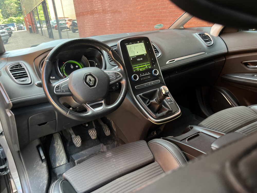 Renault Scénic 1.2 TCe Bose // WEGKLAPBARE TREKHAAK // BOSE // DODEHOEK // KEYLESS // CAMERA+SENSOREN // NAVI // 19