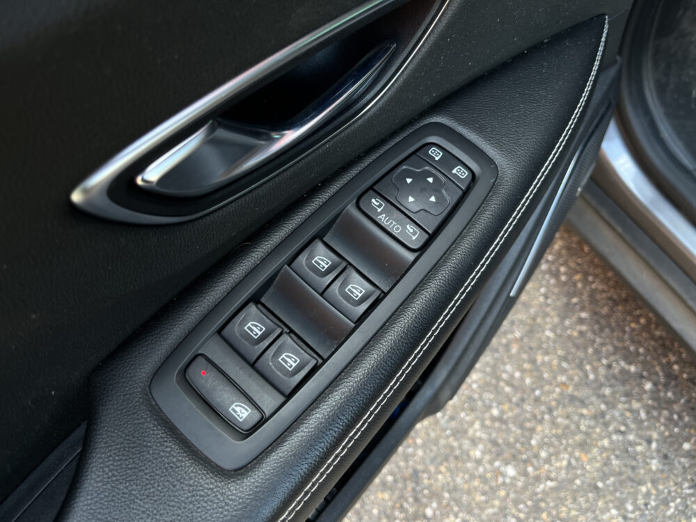 Renault Scénic 1.2 TCe Bose // WEGKLAPBARE TREKHAAK // BOSE // DODEHOEK // KEYLESS // CAMERA+SENSOREN // NAVI // 20