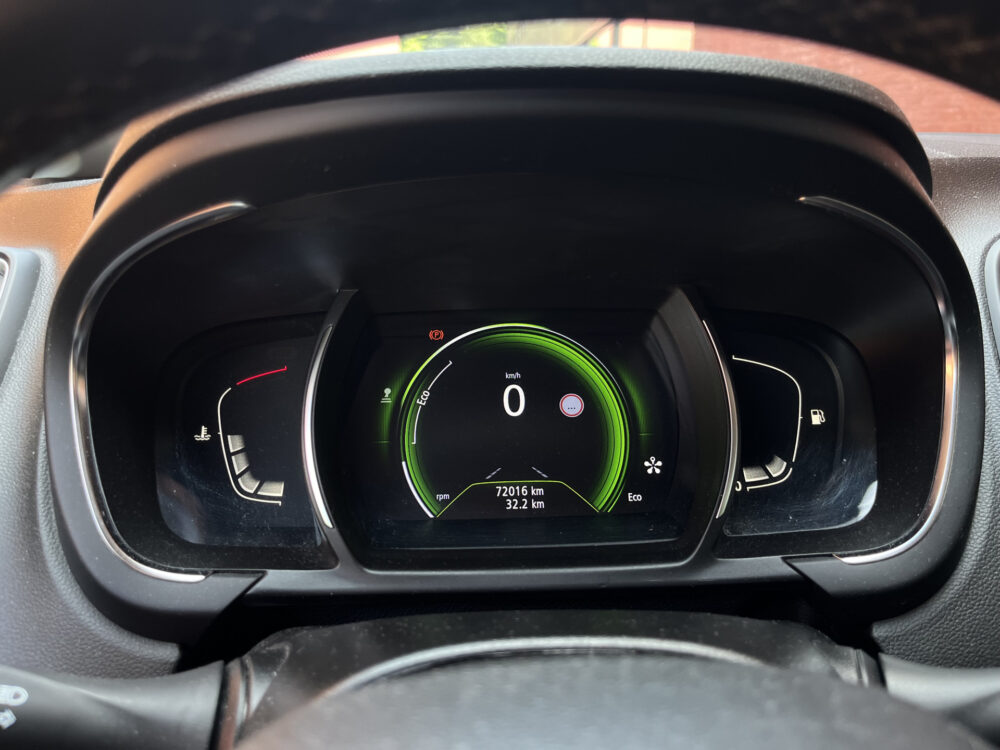 Renault Scénic 1.2 TCe Bose // WEGKLAPBARE TREKHAAK // BOSE // DODEHOEK // KEYLESS // CAMERA+SENSOREN // NAVI // 5