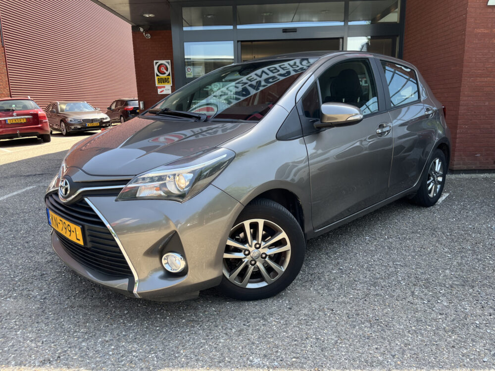 Toyota Yaris 1.3 VVT-i Trend 1E EIGENAAR - UNIEKE KMSTAND - NAP // TREKHAAK // CRUISE // CLIMA // NAVI // PARKEERCAMERA // 1