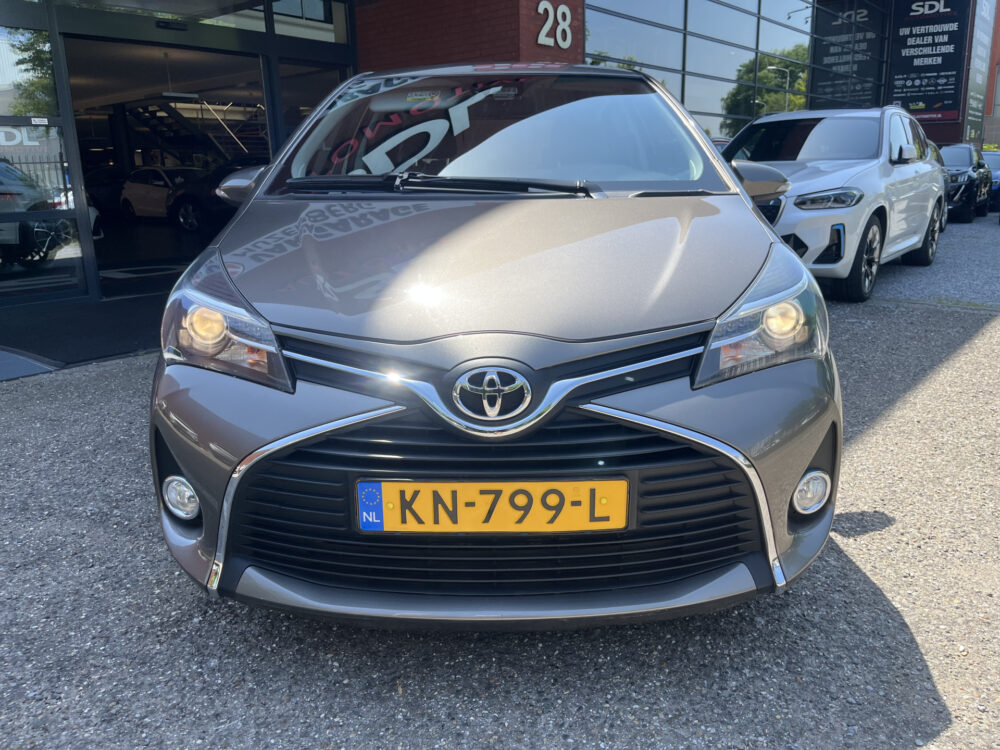 Toyota Yaris 1.3 VVT-i Trend 1E EIGENAAR - UNIEKE KMSTAND - NAP // TREKHAAK // CRUISE // CLIMA // NAVI // PARKEERCAMERA // 10