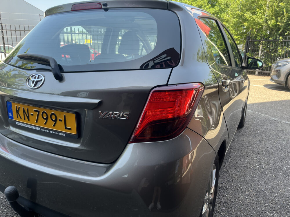Toyota Yaris 1.3 VVT-i Trend 1E EIGENAAR - UNIEKE KMSTAND - NAP // TREKHAAK // CRUISE // CLIMA // NAVI // PARKEERCAMERA // 13