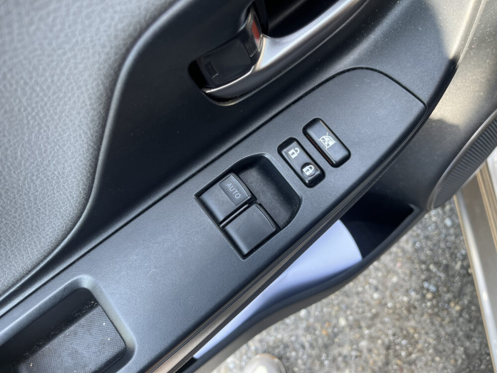 Toyota Yaris 1.3 VVT-i Trend 1E EIGENAAR - UNIEKE KMSTAND - NAP // TREKHAAK // CRUISE // CLIMA // NAVI // PARKEERCAMERA // 18