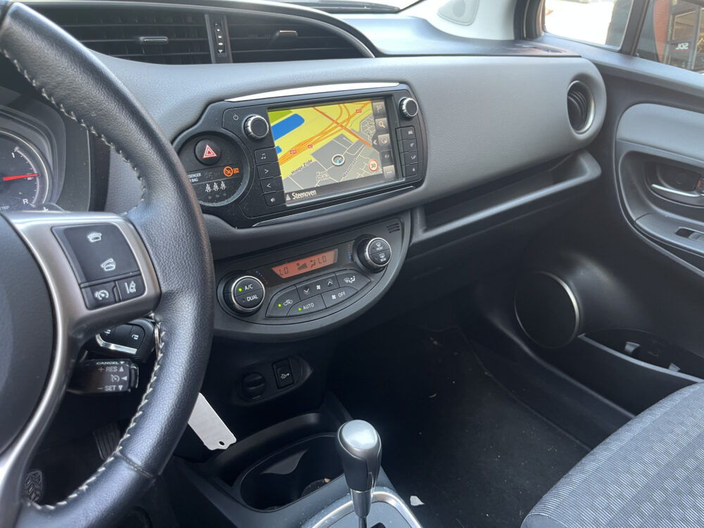 Toyota Yaris 1.3 VVT-i Trend 1E EIGENAAR - UNIEKE KMSTAND - NAP // TREKHAAK // CRUISE // CLIMA // NAVI // PARKEERCAMERA // 29