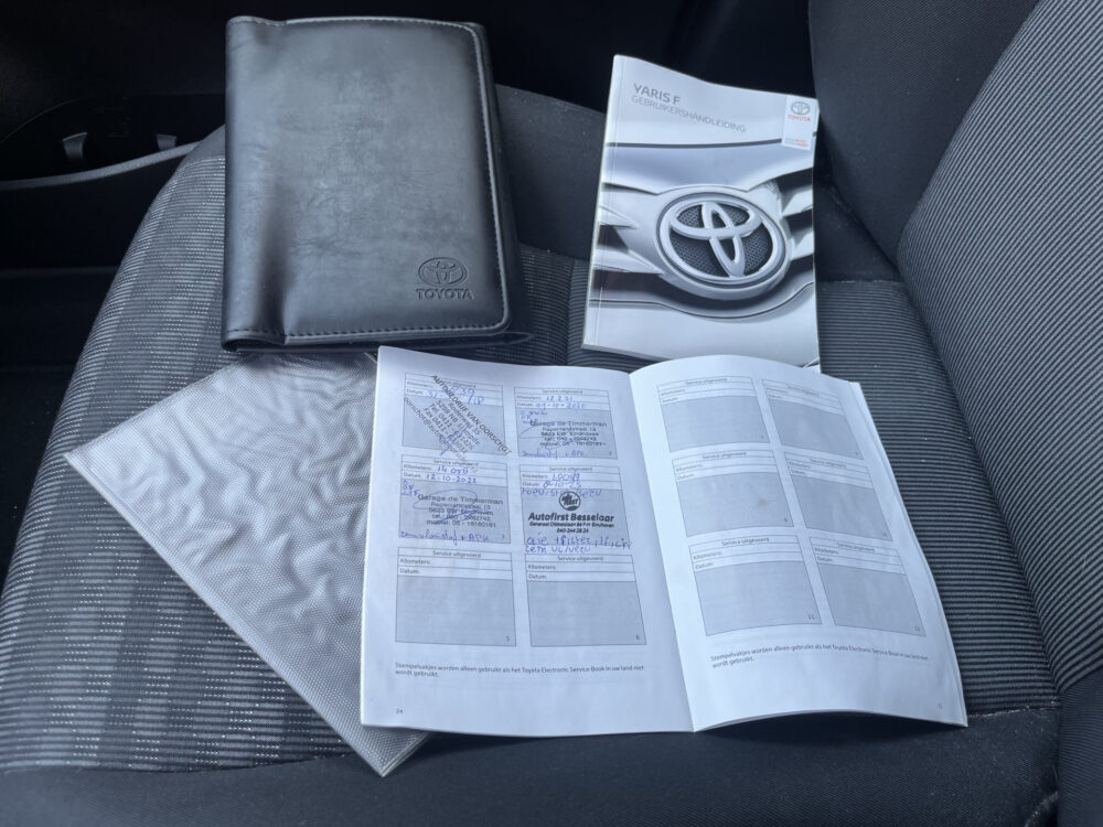 Toyota Yaris 1.3 VVT-i Trend 1E EIGENAAR - UNIEKE KMSTAND - NAP // TREKHAAK // CRUISE // CLIMA // NAVI // PARKEERCAMERA // 4