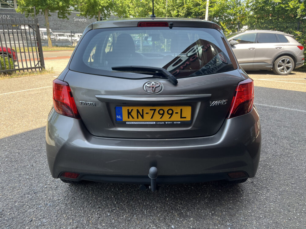 Toyota Yaris 1.3 VVT-i Trend 1E EIGENAAR - UNIEKE KMSTAND - NAP // TREKHAAK // CRUISE // CLIMA // NAVI // PARKEERCAMERA // 6