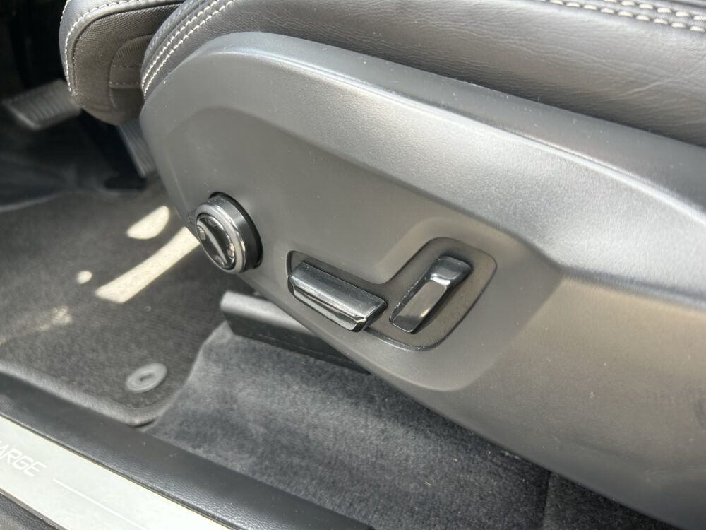 Volvo XC60 2.0 T8 Plug-in hybrid AWD Ultimate Dark 455PK! // ADAPT. CRUISE // PANODAK // HARMAN&KARDON // LEDER // ELEK. STOELEN+GEHEUGEN / 26