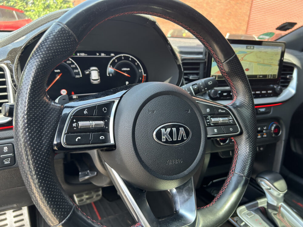 Kia ProCeed 1.6 T-GDI GT // FULL LED // SCHUIFKANTELDAK // JBL AUDIO // VIRTUAL COCKPIT // ADAPTIVE CRUISE // MEMORY SEAT // WINTERPACK // V 6