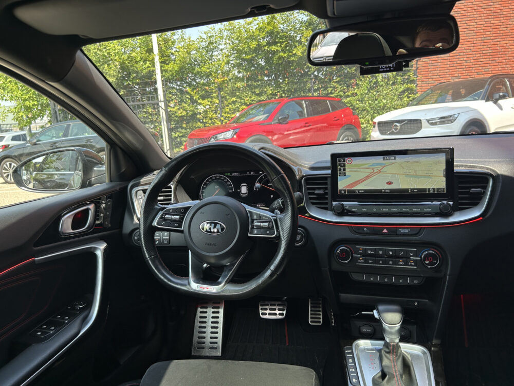 Kia ProCeed 1.6 T-GDI GT // FULL LED // SCHUIFKANTELDAK // JBL AUDIO // VIRTUAL COCKPIT // ADAPTIVE CRUISE // MEMORY SEAT // WINTERPACK // V 7