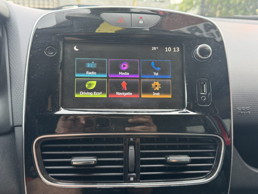Renault Clio 0.9 TCe Intens // NAVI // PDC // CRUISE // STOELVERWARMING // DAB RADIO // CLIMA // 19
