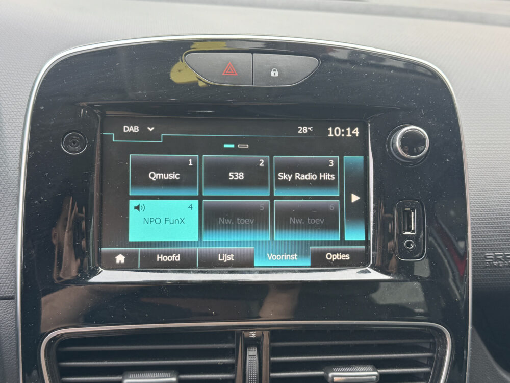 Renault Clio 0.9 TCe Intens // NAVI // PDC // CRUISE // STOELVERWARMING // DAB RADIO // CLIMA // 21