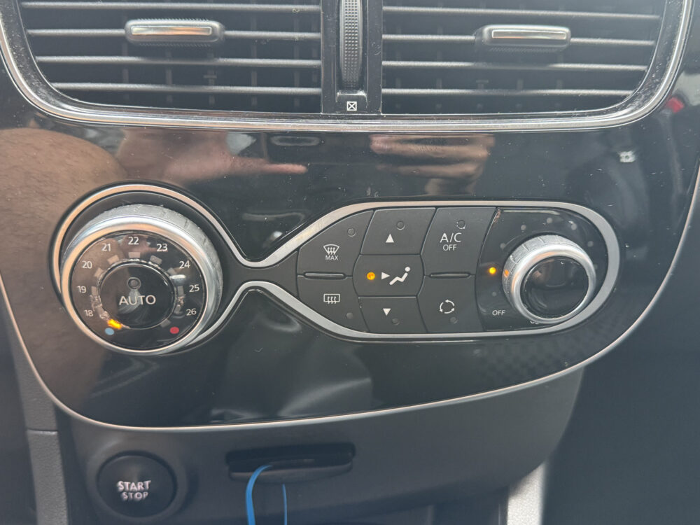 Renault Clio 0.9 TCe Intens // NAVI // PDC // CRUISE // STOELVERWARMING // DAB RADIO // CLIMA // 22