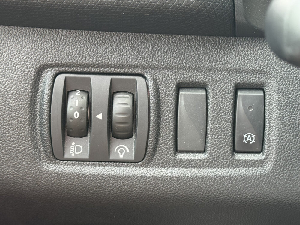Renault Clio 0.9 TCe Intens // NAVI // PDC // CRUISE // STOELVERWARMING // DAB RADIO // CLIMA // 28