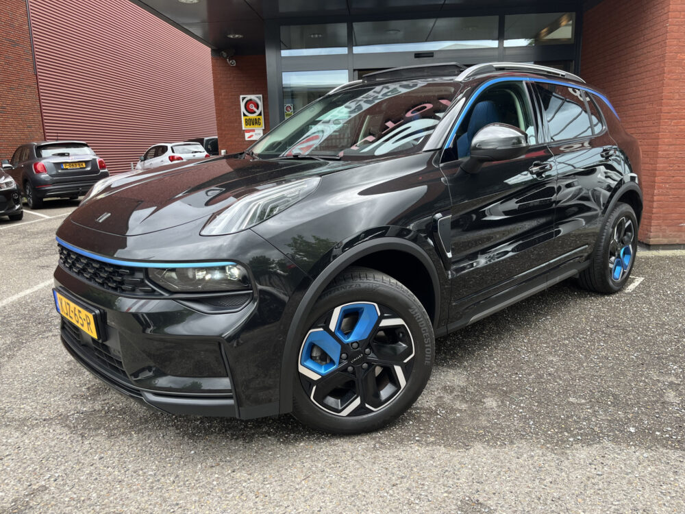 Lynk & Co 01 1.5 // INFINITY SOUND // SCHUIF-KANTELDAK // NAVI+CARPLAY // ELEK. ACHTERKLEP // ADAPTIVE CRUISE // STOELVERWARMING // 1