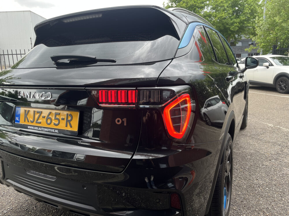 Lynk & Co 01 1.5 // INFINITY SOUND // SCHUIF-KANTELDAK // NAVI+CARPLAY // ELEK. ACHTERKLEP // ADAPTIVE CRUISE // STOELVERWARMING // 12