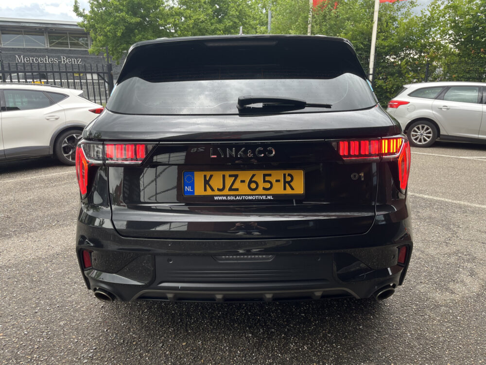 Lynk & Co 01 1.5 // INFINITY SOUND // SCHUIF-KANTELDAK // NAVI+CARPLAY // ELEK. ACHTERKLEP // ADAPTIVE CRUISE // STOELVERWARMING // 4
