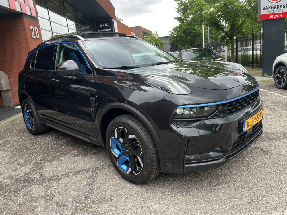 Lynk & Co 01 1.5 // INFINITY SOUND // SCHUIF-KANTELDAK // NAVI+CARPLAY // ELEK. ACHTERKLEP // ADAPTIVE CRUISE // STOELVERWARMING // 7