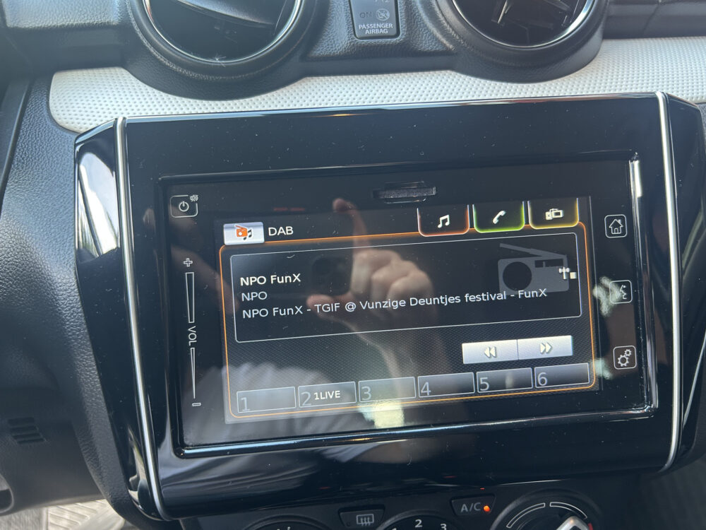 Suzuki Swift 1.2 Style Smart Hybrid // CAMERA // APPLE CARPLAY - ANDROID AUTO // STOELVERWARMING // AIRCO // ADAPTIVE CRUISE // PDC // TREKHA 19