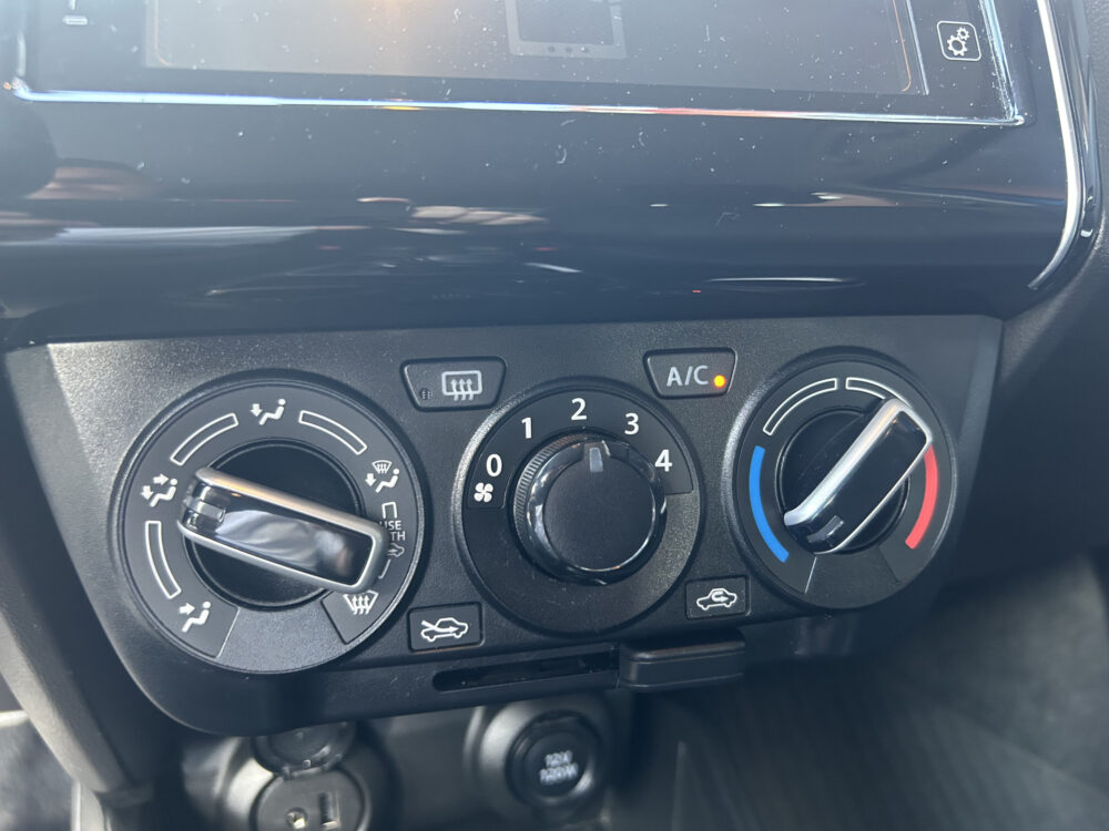 Suzuki Swift 1.2 Style Smart Hybrid // CAMERA // APPLE CARPLAY - ANDROID AUTO // STOELVERWARMING // AIRCO // ADAPTIVE CRUISE // PDC // TREKHA 20