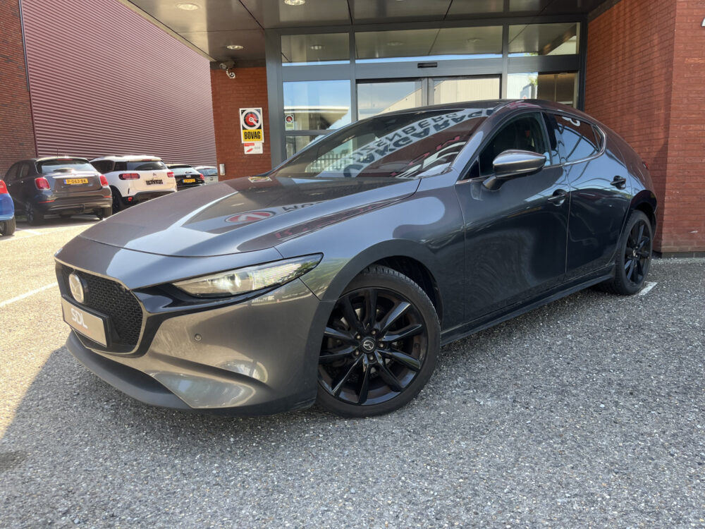 Mazda 3 2.0 e-SkyActiv-X M Hybrid 180 Luxury // HEAD-UP DISPLAY // DODEHOEK // BOSE // ELEK.STOEL+GEHEUGEN // LEDER // 360 CAMERA // 1