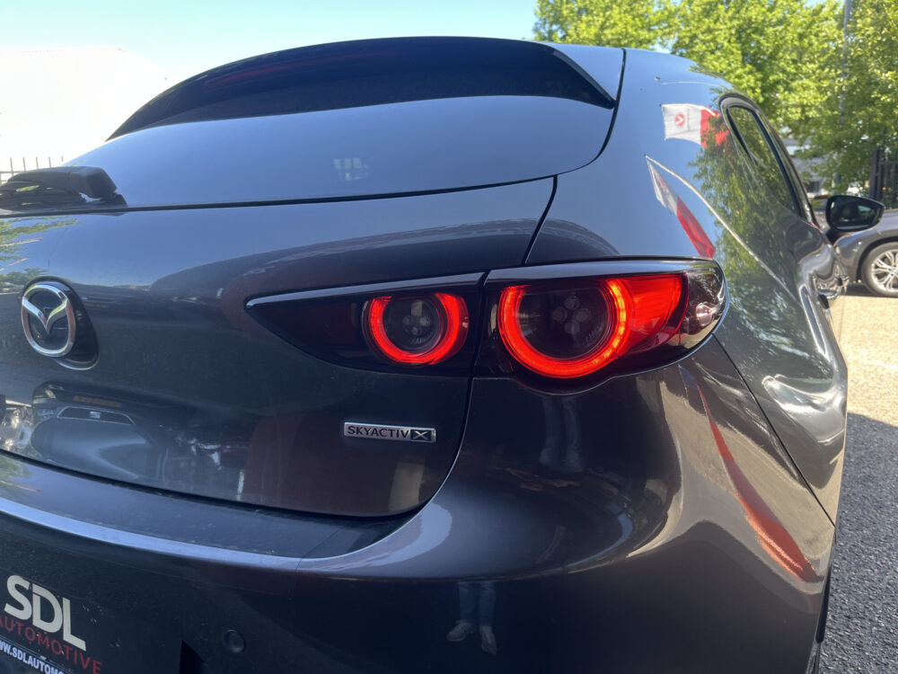 Mazda 3 2.0 e-SkyActiv-X M Hybrid 180 Luxury // HEAD-UP DISPLAY // DODEHOEK // BOSE // ELEK.STOEL+GEHEUGEN // LEDER // 360 CAMERA // 14