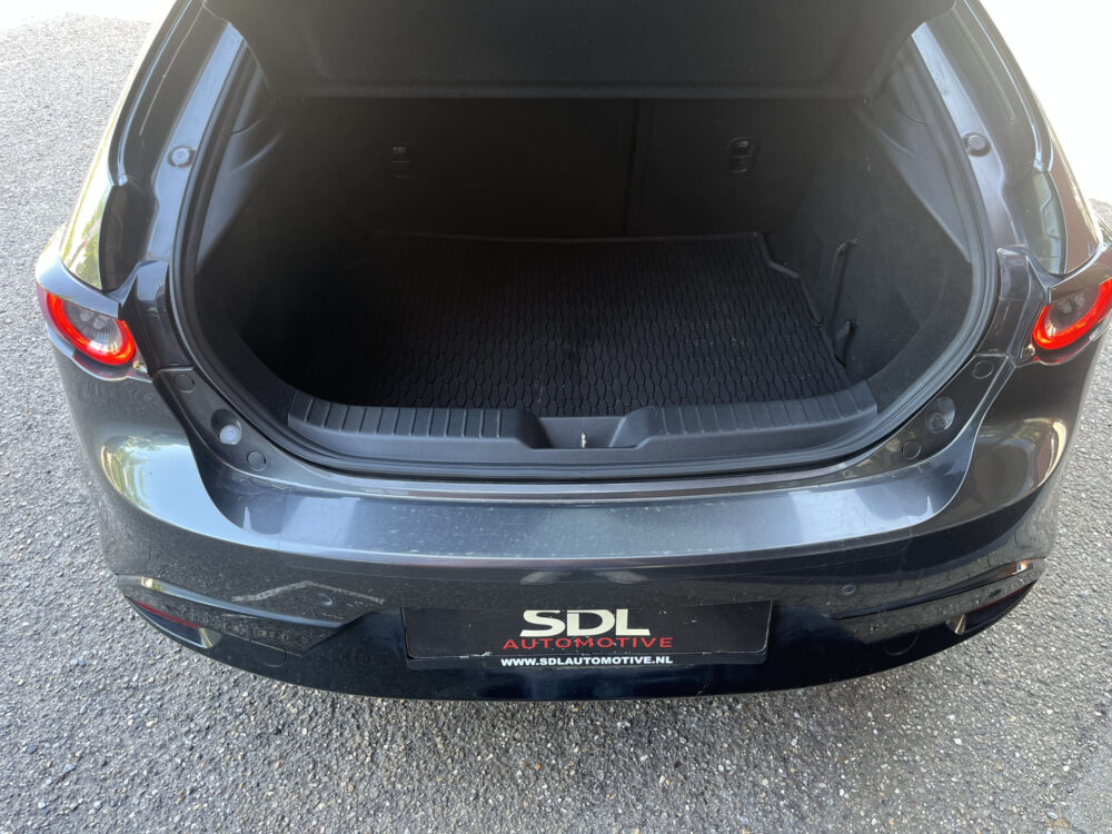 Mazda 3 2.0 e-SkyActiv-X M Hybrid 180 Luxury // HEAD-UP DISPLAY // DODEHOEK // BOSE // ELEK.STOEL+GEHEUGEN // LEDER // 360 CAMERA // 15