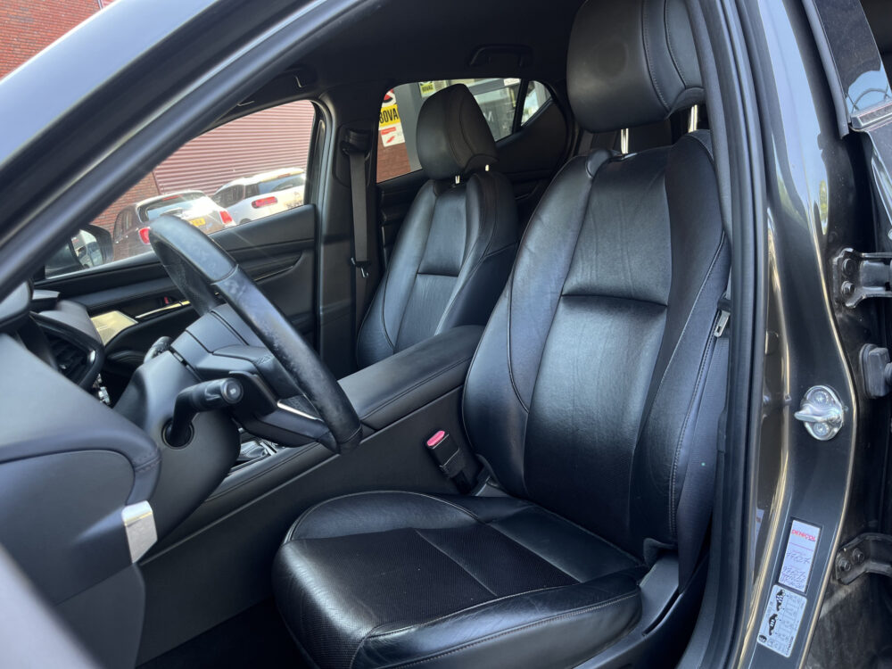 Mazda 3 2.0 e-SkyActiv-X M Hybrid 180 Luxury // HEAD-UP DISPLAY // DODEHOEK // BOSE // ELEK.STOEL+GEHEUGEN // LEDER // 360 CAMERA // 16